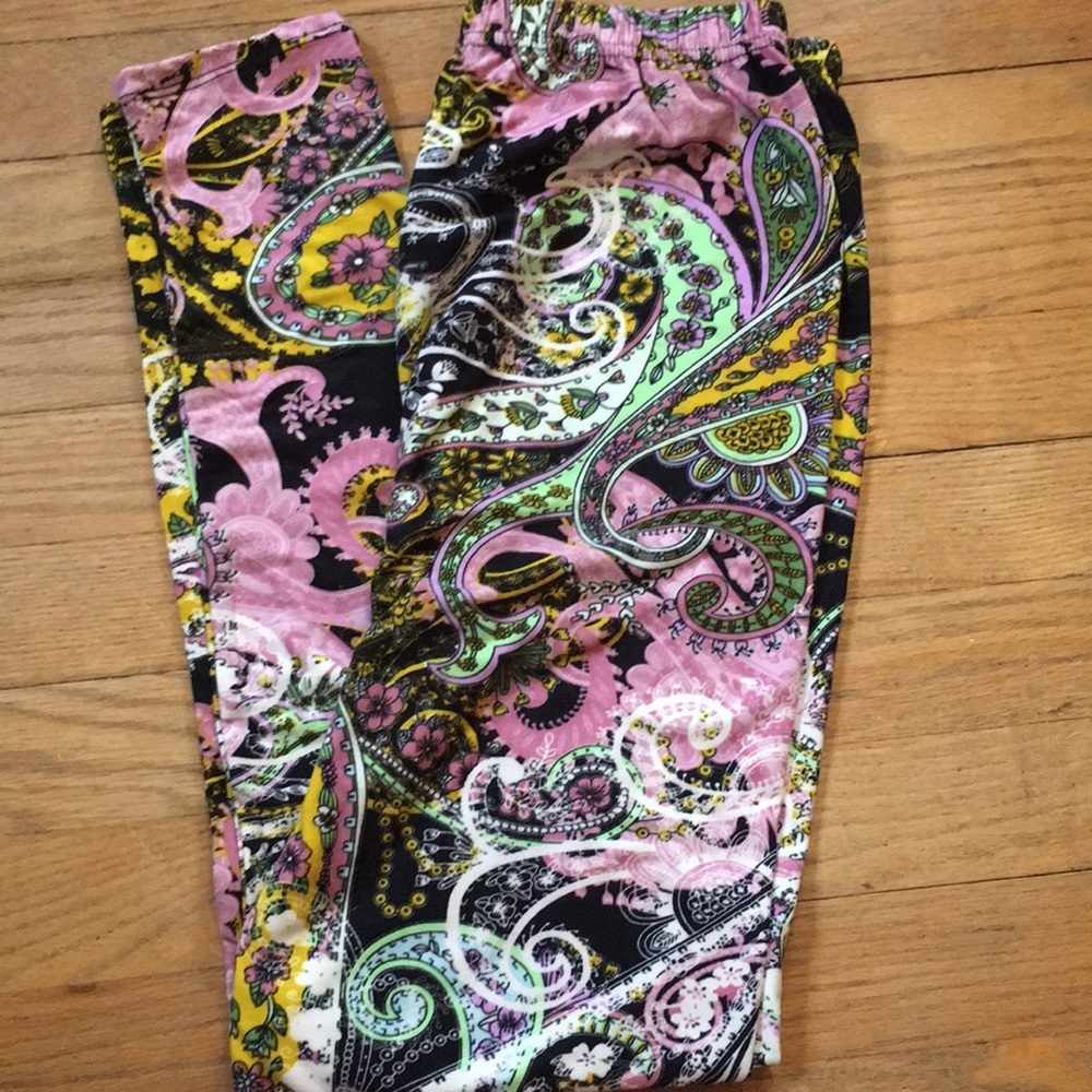 Gorgeous A & D NWT paisley leggings